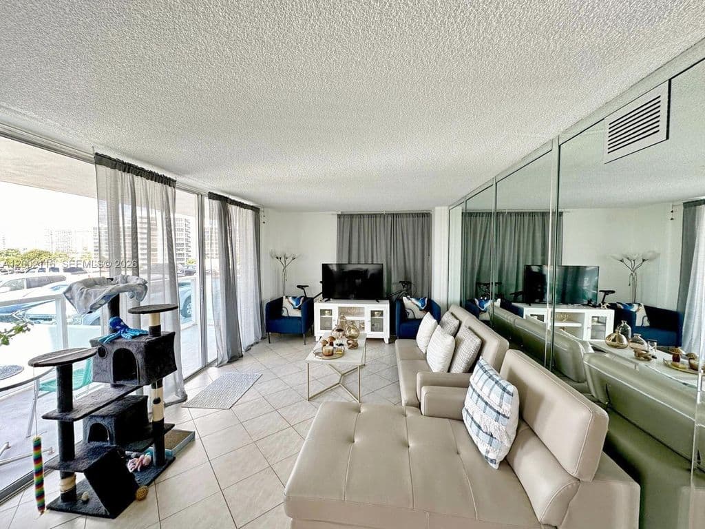 3+1 Condo — 3800 S Ocean Dr APT 305