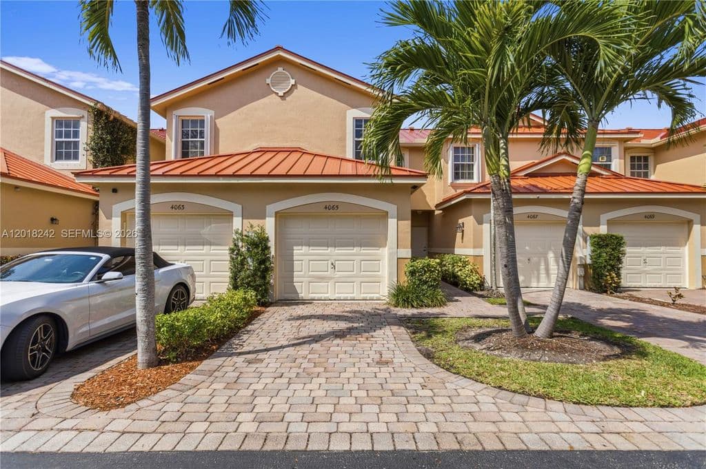 3-bedroom Property — 4065 Crystal Lake Dr