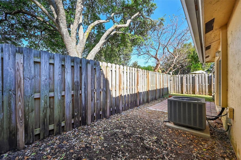 3+1 Mülk — 5361 NW 90th Avenue