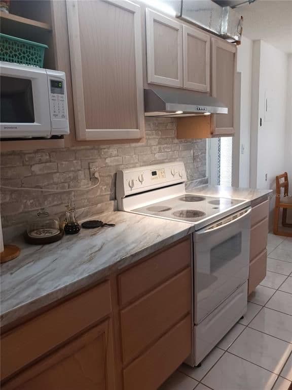 2-bedroom Condo — 2901 NW 48TH AVENUE #367