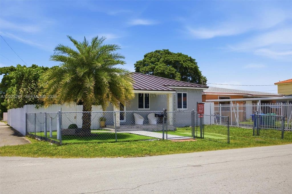 5+1 Müstakil ev — 301 SW 36th Ave