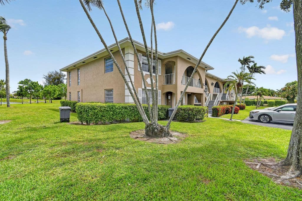 2+1 Condo — 13837 Via Flora #E