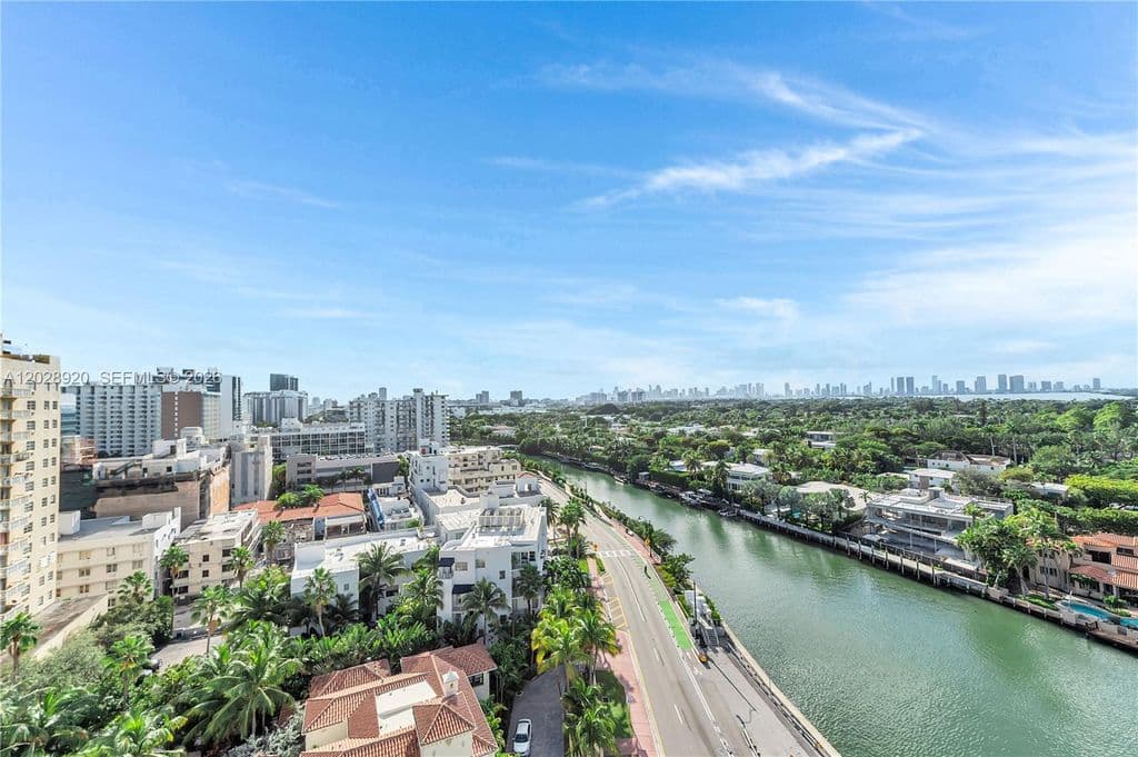 2-bedroom Condo — 3200 Collins Ave APT 128