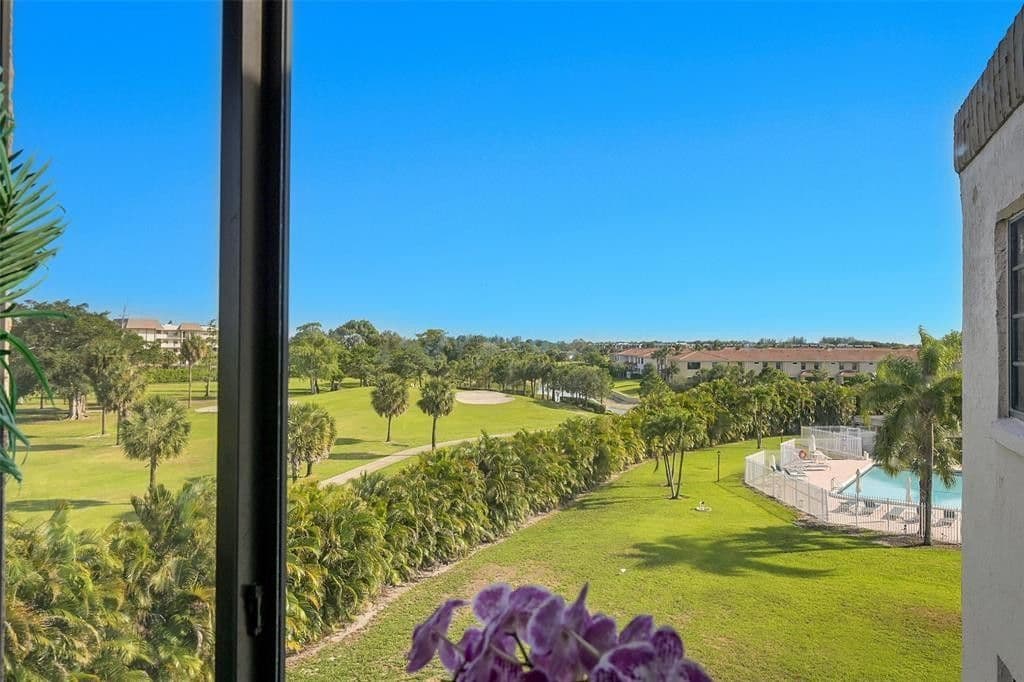 2+1 Condo — 9300 SW 8th Street #422