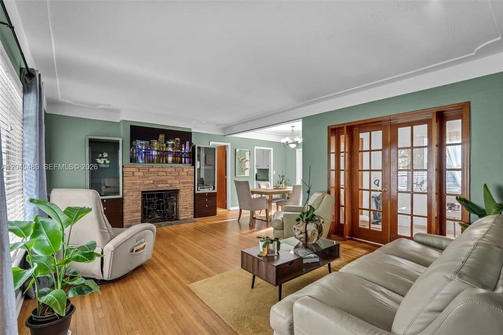 2+1 Müstakil ev — 21 SW 59th Ave