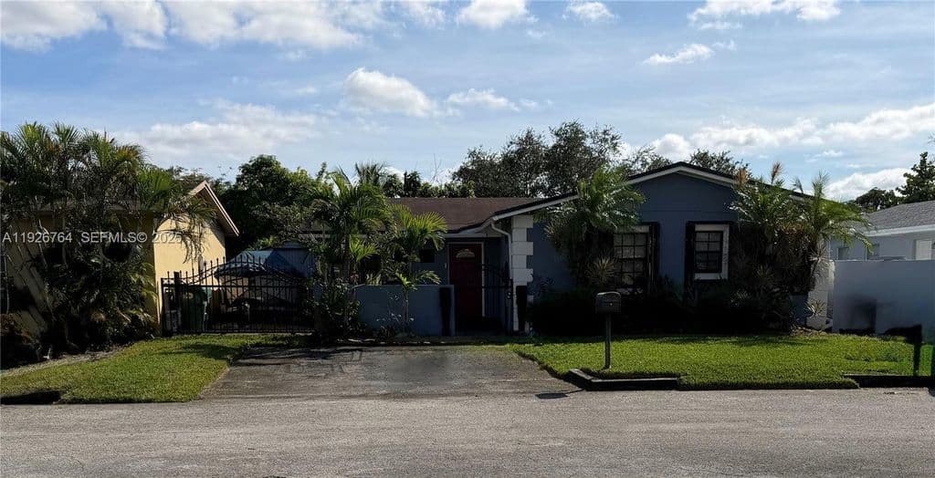 4+1 Müstakil ev — 2926 NW 191st Ln