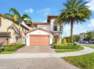 4+1 Müstakil ev — 8723 NW 102nd Pl, Doral, 33178