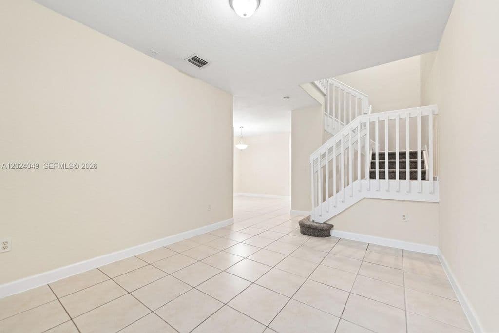 4+1 Mülk — 2511 SE 15th Ct