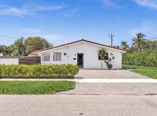 4+1 Müstakil ev — 19225 NE 18th Ave, Miami, 33179