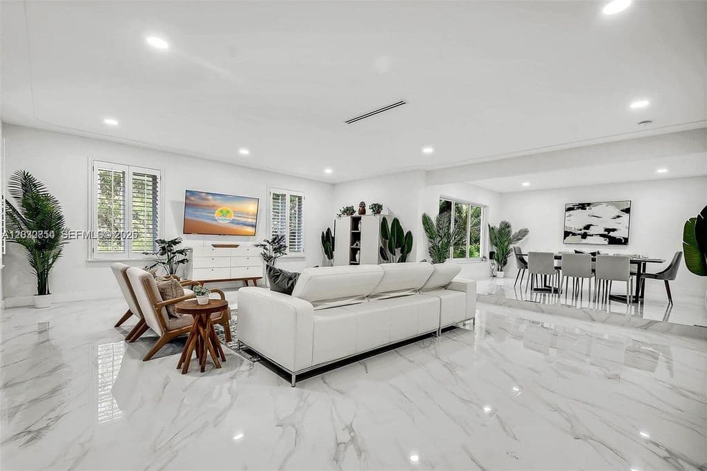 5-bedroom Single-Family Home — 6565 SW 134th Dr