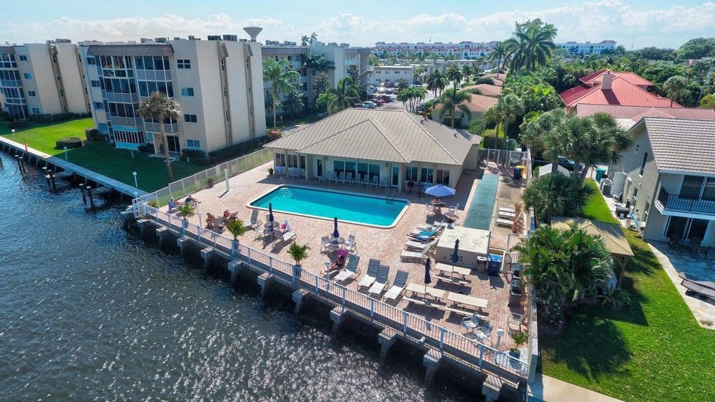 2+1 Condo — 650 Snug Harbor Drive #G407