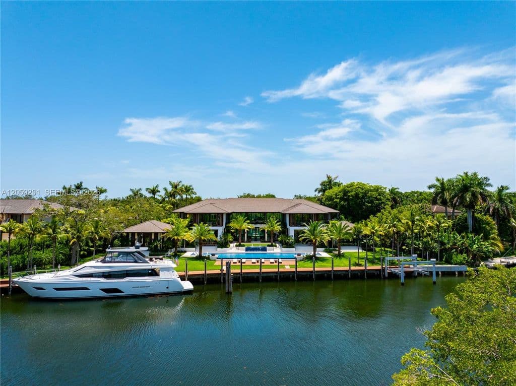 8-bedroom Single-Family Home — 641 Leucadendra Dr