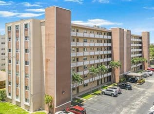 2-bedroom Condo — 500 NE 12th Ave APT 407, Hallandale Beach, 33009