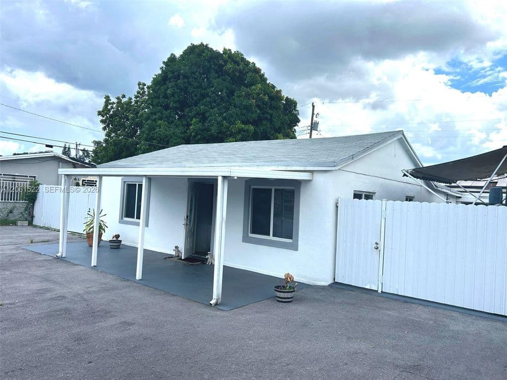 4+1 Müstakil ev — 10401 NW 33rd Ave