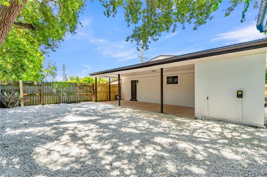 4+1 Müstakil ev — 3300 SW 40th Ave