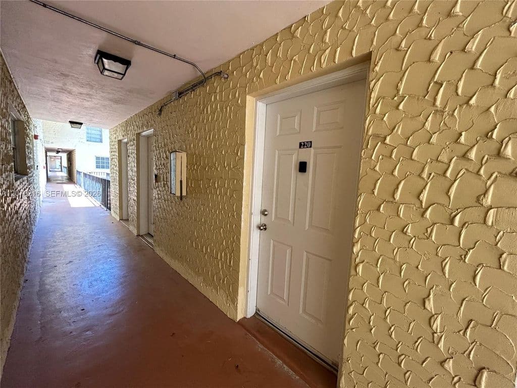 2+1 Condo — 8500 SW 109th Ave #6220