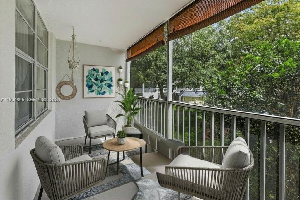 2+1 Condo — 4025 N Federal Hwy APT 226C