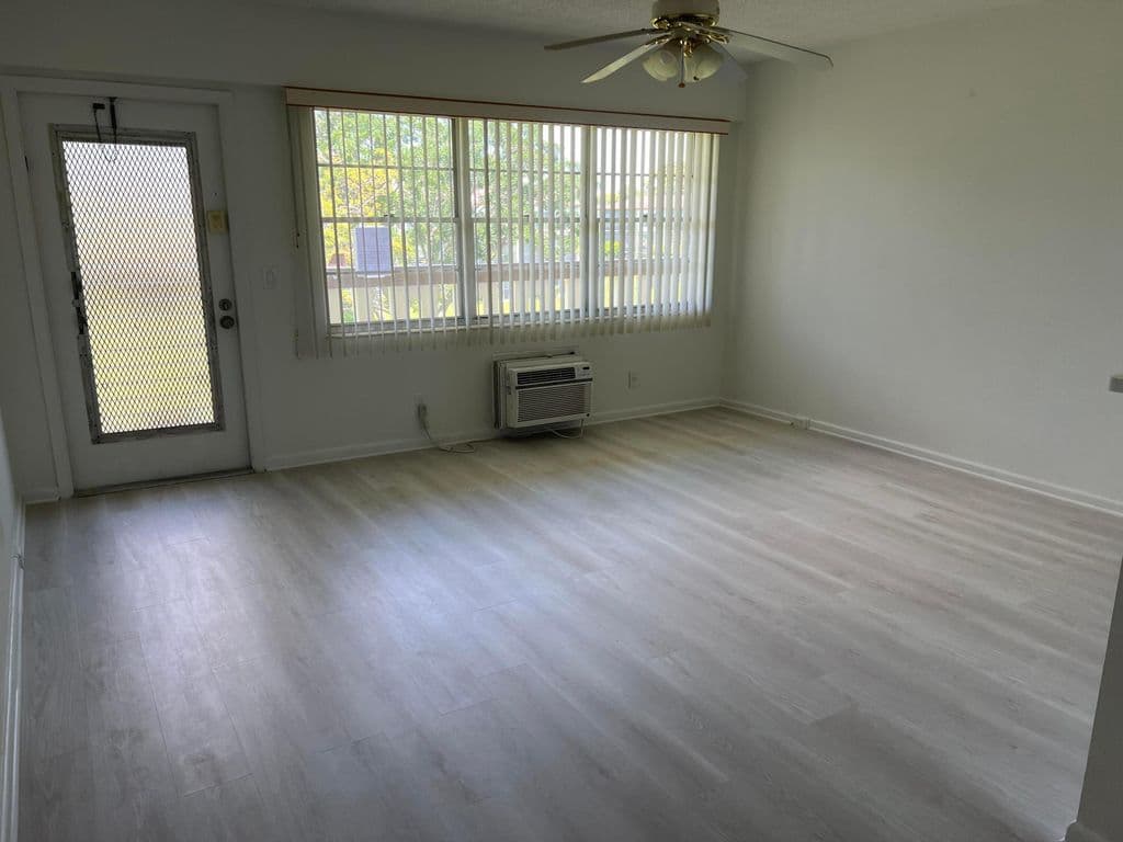 1+1 Condo — 36 Mansfield A