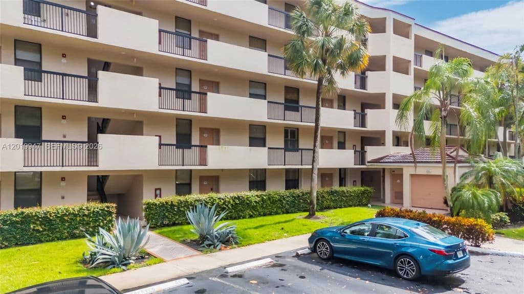 2-bedroom Condo — 2768 Carambola Cir S APT 401