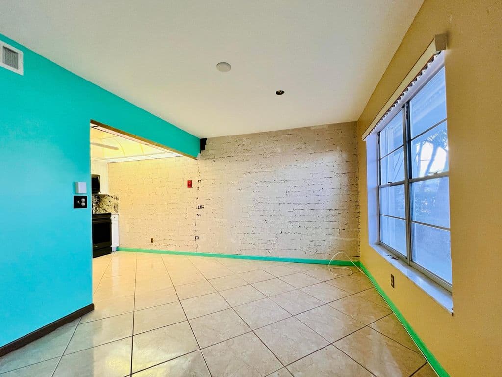2+1 Condo — 110 Wellington B