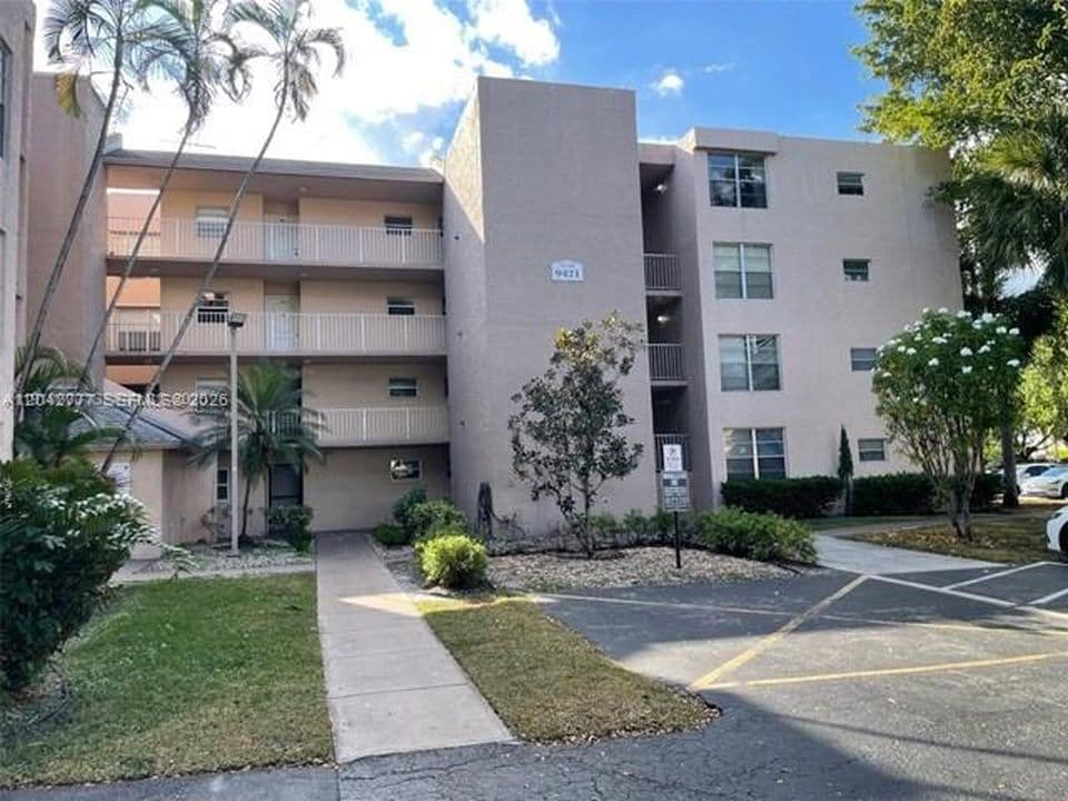 2+1 Condo — 9495 Evergreen Pl APT 102