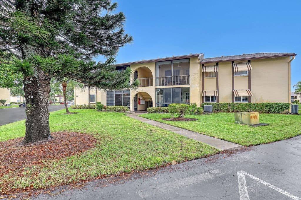 2-bedroom Condo — 337 Pine Ridge Circle #A-1