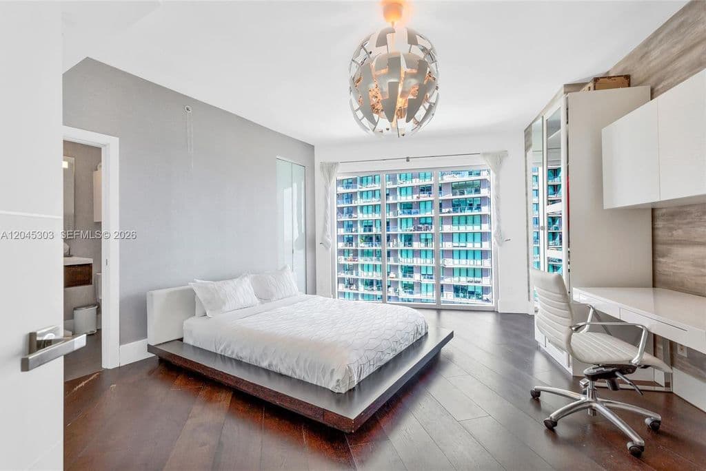 3-bedroom Condo — 60 SW 13th St APT 3200
