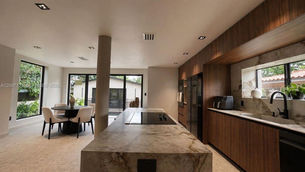 4+1 Müstakil ev — 1820 SW 10th St