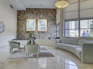 2+1 Condo — 600 Parkview Dr APT 222, Hallandale Beach, 33009
