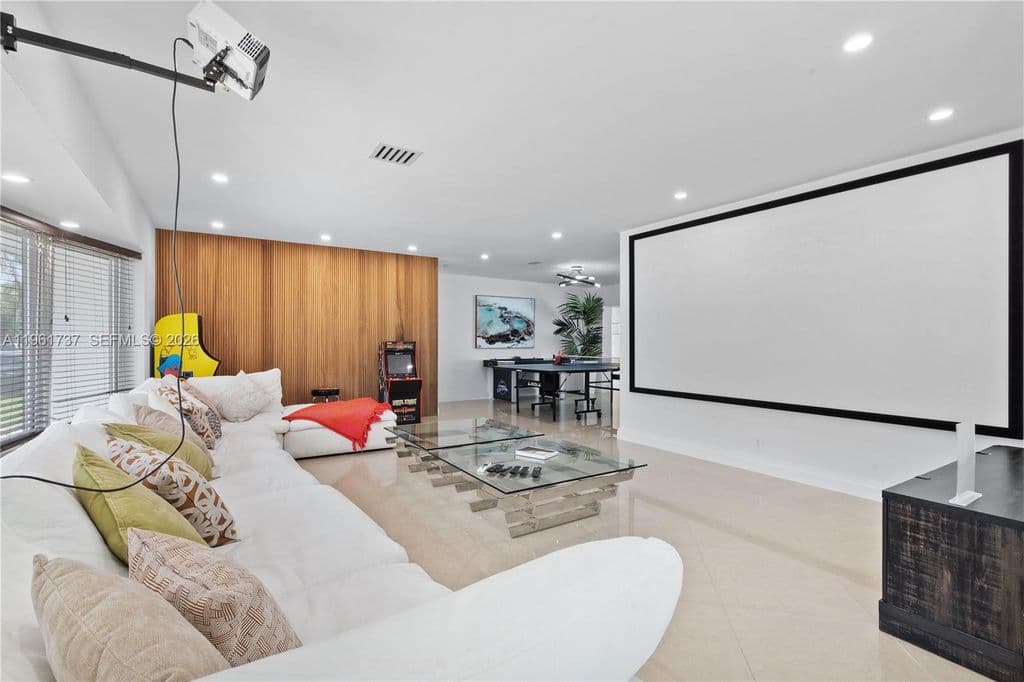 7-bedroom Single-Family Home — 1144 Adams St