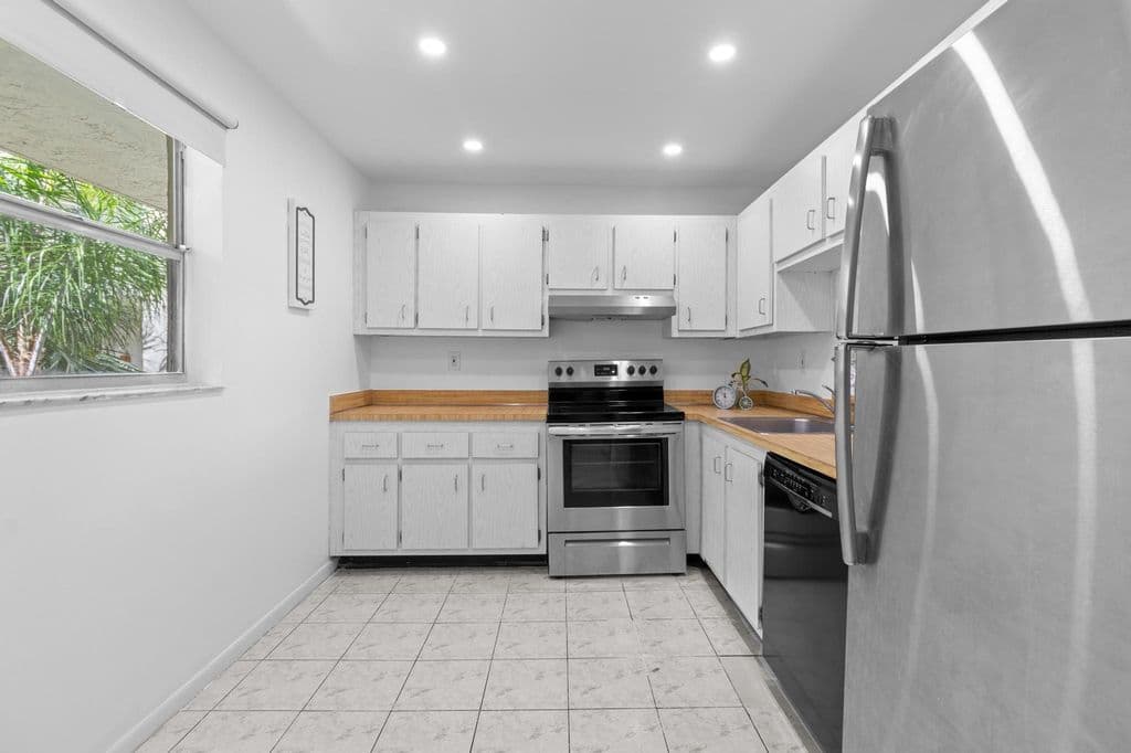 2+1 Condo — 1830 SW 81st. Avenue #4317