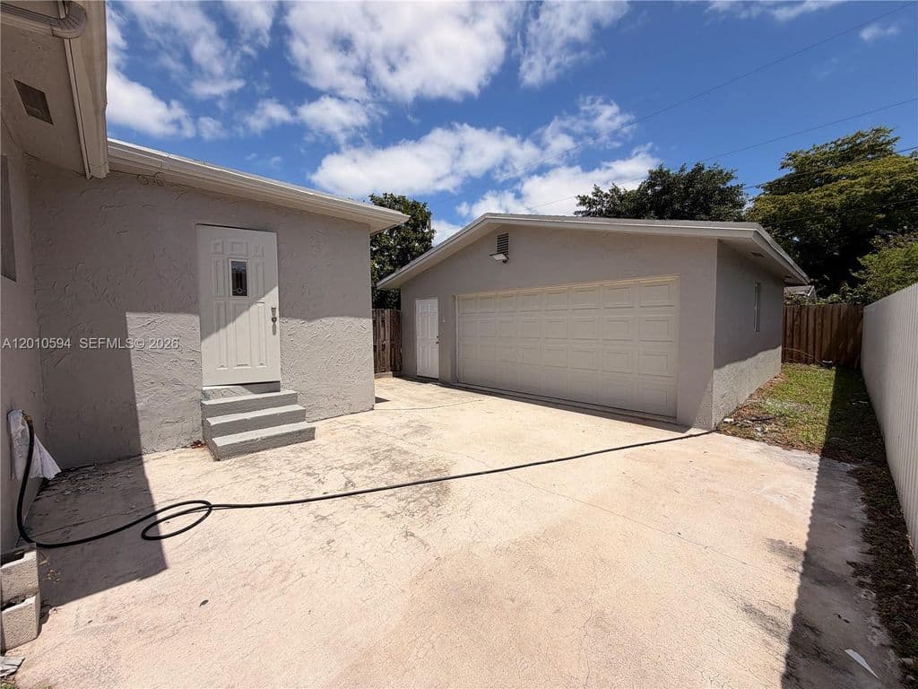 4+1 Müstakil ev — 3011 N 74th Ave