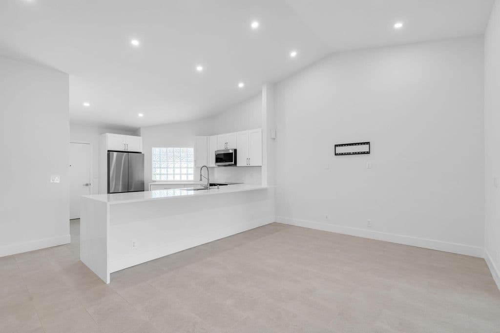 3+1 Müstakil ev — 6171 Floral Lakes Drive