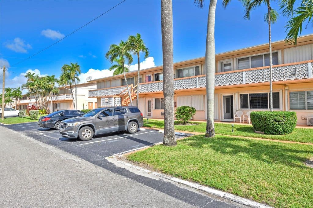 1+1 Condo — 925 SW 11th Avenue Unit j17