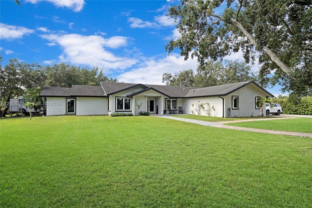 4-bedroom Single-Family Home — 15290 SW 200th St
