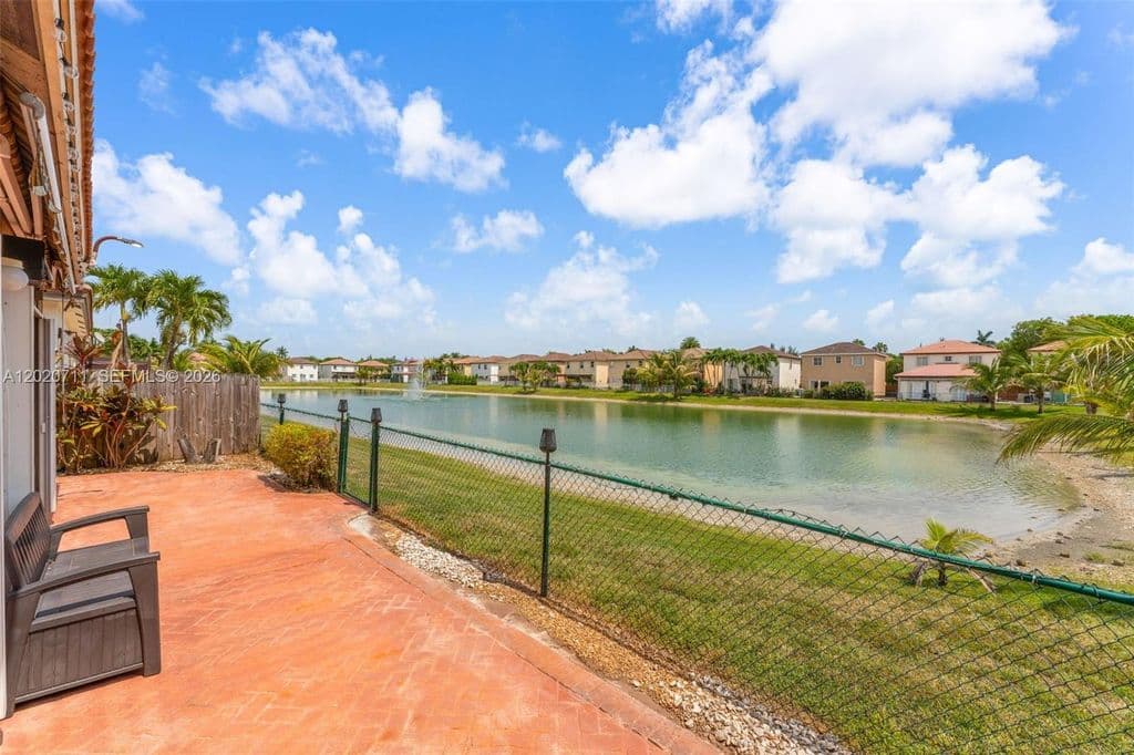 4-bedroom Single-Family Home — 11318 NW 44th Ter