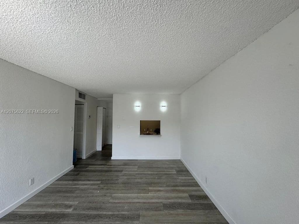 1+1 Condo — 4550 NW 9th St APT 709E