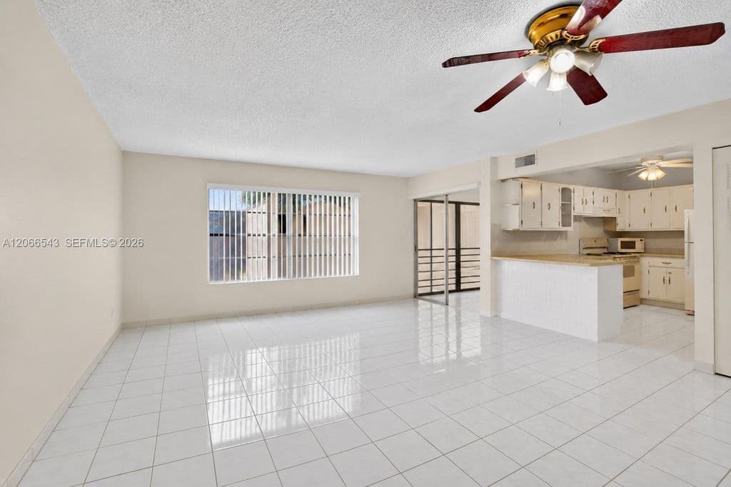 2+1 Condo — 4241 NW 19th St APT 172