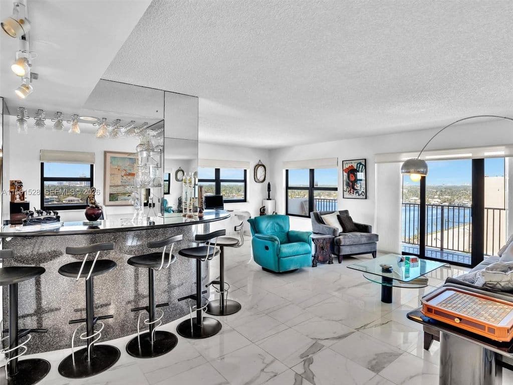 2+1 Condo — 1201 S Ocean Dr APT 1112N