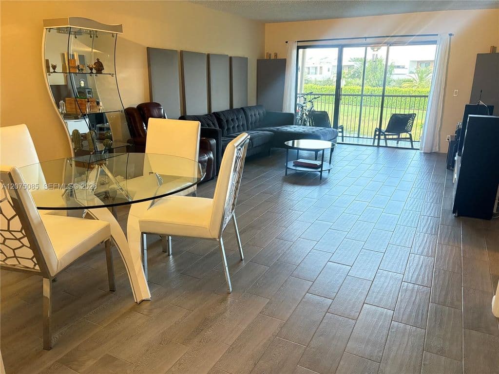 2+1 Condo — 16471 Blatt Blvd APT 203