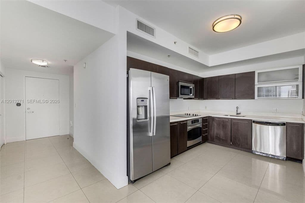 2-bedroom Condo — 90 SW 3rd St APT 2504