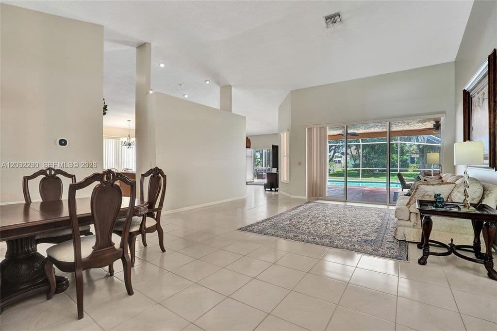 4+1 Müstakil ev — 8269 NW 40th Ct