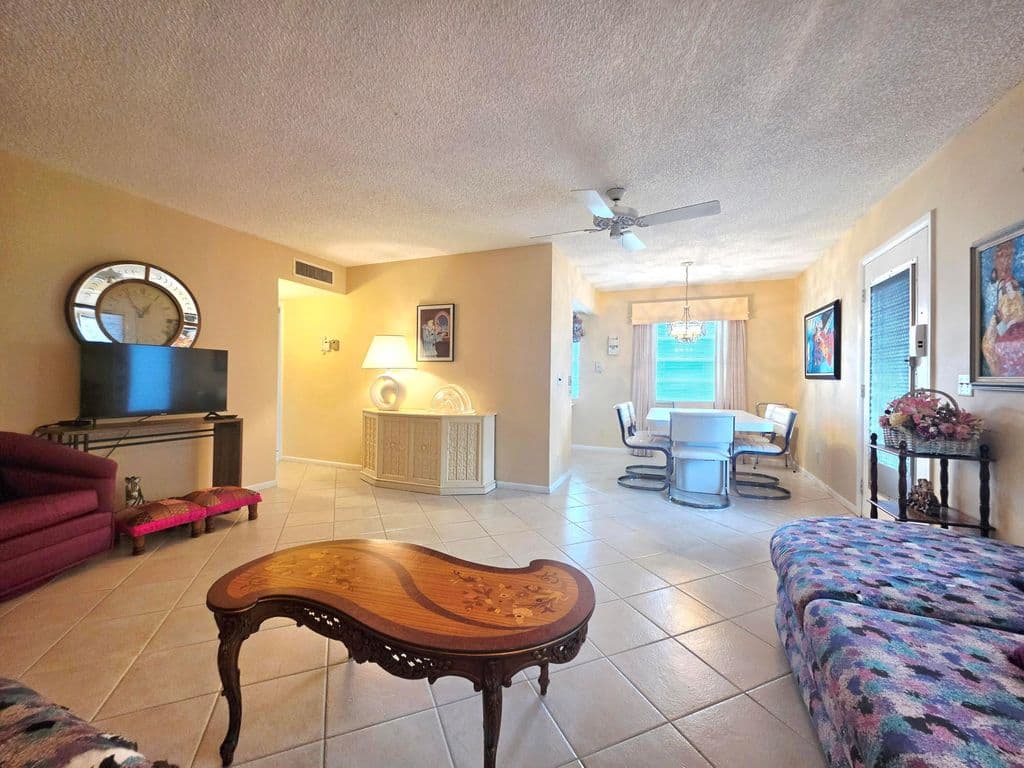 2-bedroom Condo — 719 Flanders Drive #O
