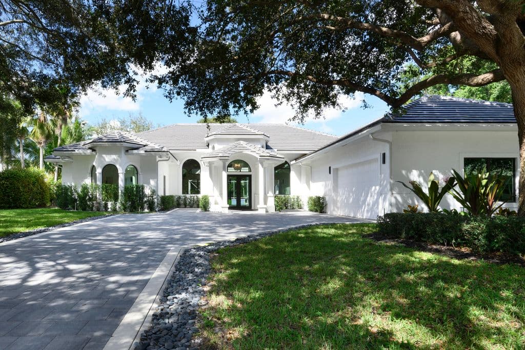4-bedroom Single-Family Home — 2557 Seminole Circle