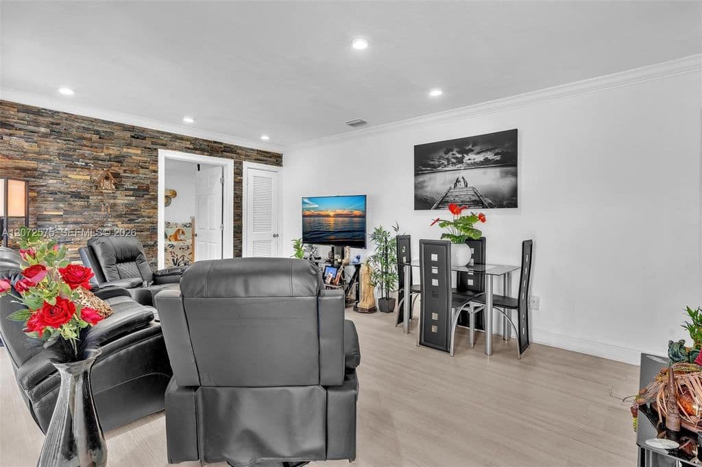 5+1 Müstakil ev — 340 W 55th St