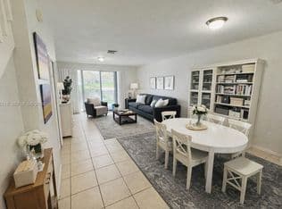 3-bedroom Townhouse — 8225 SW 29th St #102, Hollywood, 33025