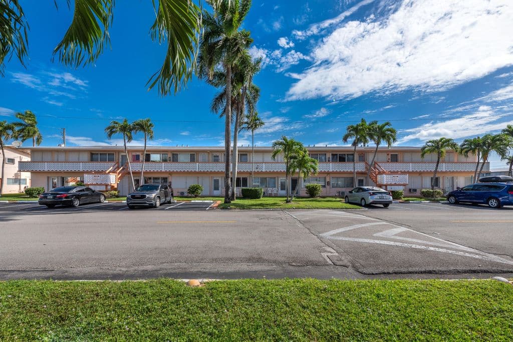 1+1 Condo — 925 SW 11th Avenue #3j