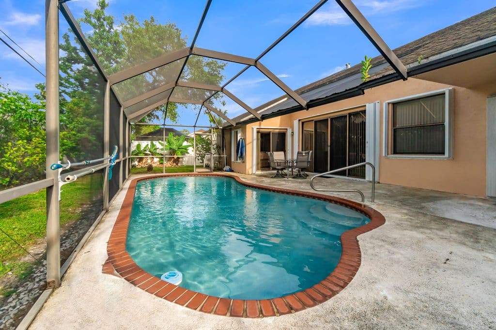 4-bedroom Single-Family Home — 7365 NW 54TH Court