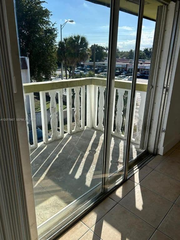 2+1 Condo — 15201 NE 6th Ave APT C302