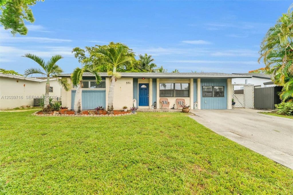 4+1 Müstakil ev — 551 NW 99th Way